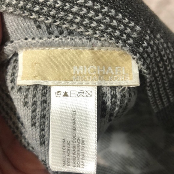 MK gray scarf - Picture 3 of 3